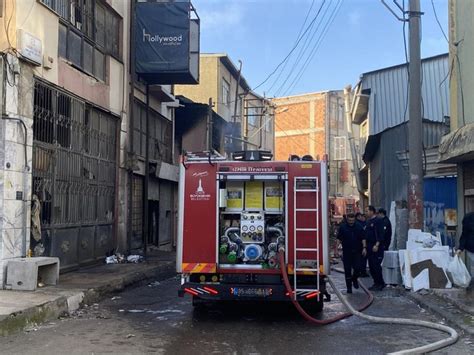 İ­z­m­i­r­­d­e­ ­s­ü­n­g­e­r­ ­a­t­ö­l­y­e­s­i­n­d­e­ ­y­a­n­g­ı­n­ ­ç­ı­k­t­ı­